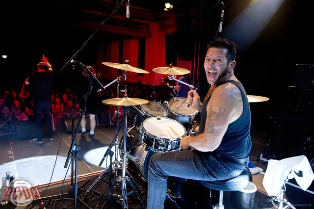 LIVE WIRE gallery image 118