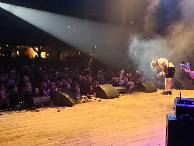 LIVE WIRE gallery image 128