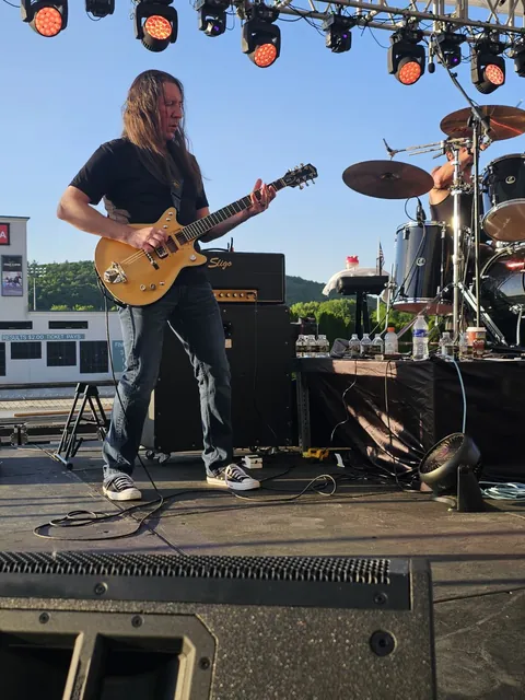 LIVE WIRE gallery image 130