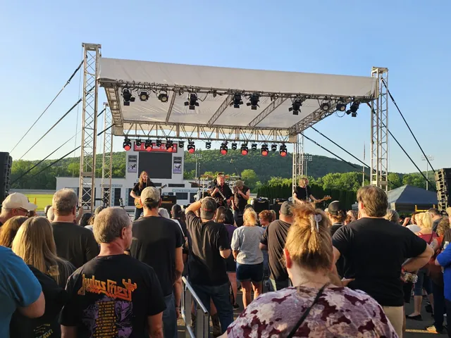 LIVE WIRE gallery image 131