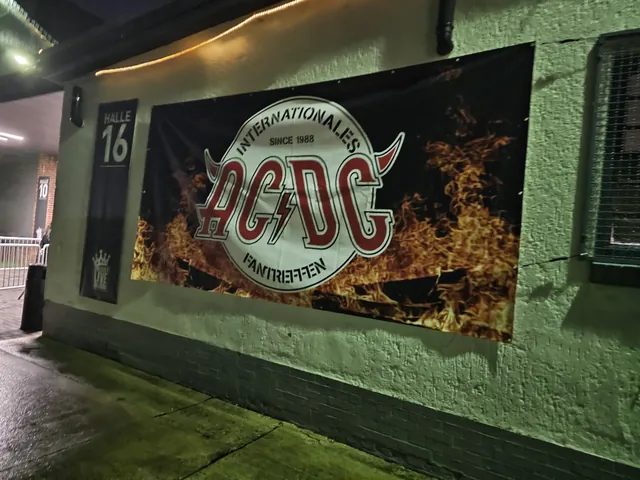 LIVE WIRE gallery image 137