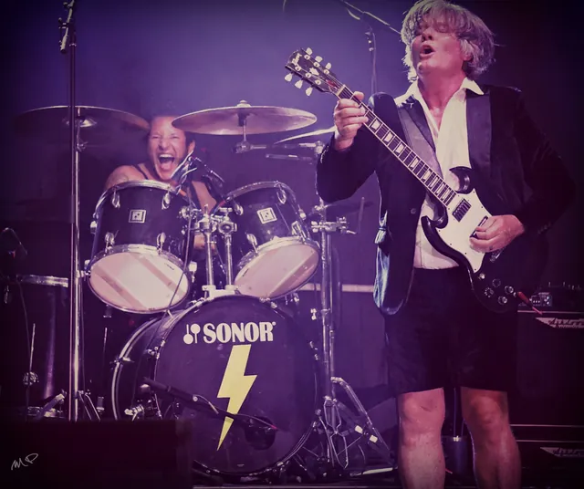 LIVE WIRE gallery image 180