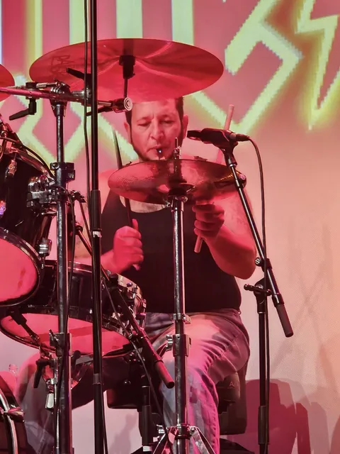 LIVE WIRE gallery image 009