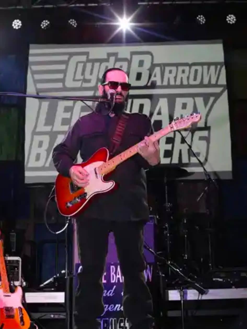 Frank Kielb performing live